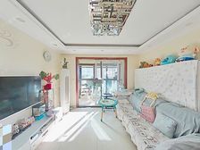 新上 尹山湖常青藤花园装修三房 保养好 临湖 看中可谈