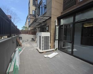 急售 西站北广场稀缺洋房底复带院子地下室 使用大 装修未入住