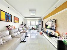 业主诚心出售 户型方正 中间楼层 满五年税费少 价可谈