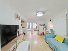 价格好谈 精装修自住 看房方便 满五 楼层好 民耀路繁华地段