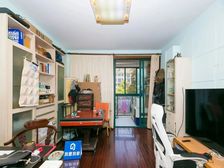 南北通透三房 户型正气 出行方便 配套成熟 中间楼层