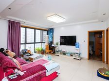 亿城三室,中间出行方便,户型方正,南北两个阳台,诚售