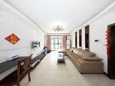 总高5楼的3楼,位置还好,已被邻居们吐槽价太低,飞机户型