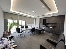 三元桥地铁口丨凤凰置地广场独立小整层800平丨精装修带家具丨