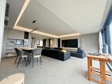 新上!(数据谷)精装大平层,一梯一户,门口轻轨站