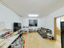 新出原始大三房 打一模范 临地铁 楼龄新 诚心出售