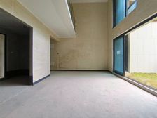 130万轨道现房别墅 实得面积260㎡ 单价5千 加钱送车位