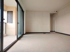 大渡口区带露台 四房 165万