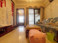 恒大照母山山水城 交通便利 装修好 满二 近医院 有电梯