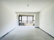 越秀麓端府 320万 4室2厅2卫 毛坯格局极好,看房随时