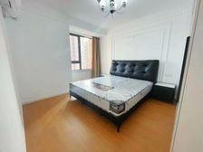 全屋精装两房 家具家电全送 楼下停车方便 随时看房 满五