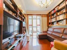 新出笋盘 稀缺一梯两户,板式南北通透 带产权车位 出门近地铁