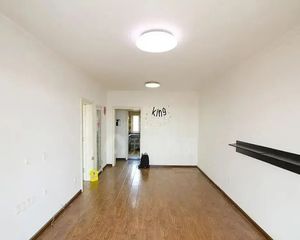 店长力荐:近地铁,南北通透,满5,随时过户,采光装修好。