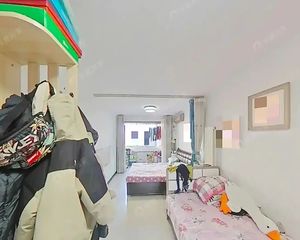 仓房小区 中间楼层 精装修 采光好