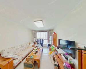 原香小镇一期中层两居室,报价198,低价185带家具,有钥