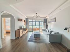 一 在 ,带车位,可提前交房,接受客户8个月置换,有车位