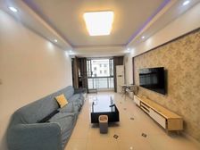 地铁口的花园洋房!小区中心位置!房东置换急售!价格还能谈!!