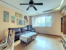 小区中心位置,一楼带院子,,看房方便