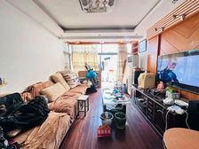 一楼带院子 南北通透户型好 有固定车位 价格可谈