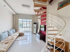 4楼送阁楼 使用面积大 看房方便 南北通透 诚心出售