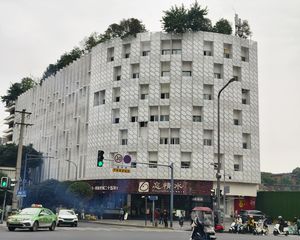 成华 临街独栋物业 带30个车位 年收288万 产权清晰