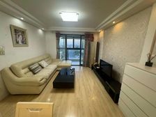 南北通两房 小区正中心 精装修带车位 业主诚意出售 价格能谈