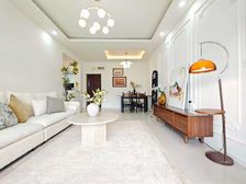 袁家岗轻轨旁 两房带书房 店长力推 全新装修婚房必选 急售!