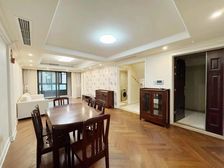 上叠(带阁楼 地下室 花园使用面积约300平)中心位置 诚售