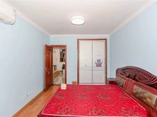 华高一房在卖装修好的一房,精装修20万,楼层也好!