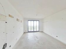 新高苑新出河景 3房 交通便利 产权清晰 带电梯 双卫生间