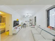 中间位置,精致三房可拎包入住,看房方便诚意出售