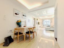 此房满五年 精装修可拎包入住 采光通风良好 适合刚需