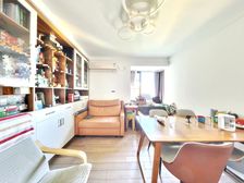 步行可到东华 小区周边配套成熟 距泰晤士仅有800m