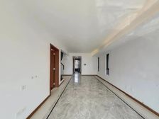 保利中航城 诚心出售 价格可谈 送家私家电车位 包税 东南向