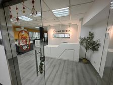 单价2字头3.4号线延安西路地铁口丨精装带家具丨房东直租