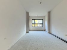 书包房,可做两室,纯毛坯没用过