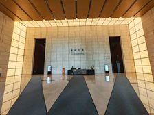 业主直租!豪装带全套办公用具7个隔间!华润大厦电梯口旁下载a