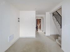 此房满二年,中间楼层,得房率高,地理位置佳。