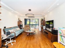 双地铁口100M!附赠30平院子!附赠装修!业主诚意出售!