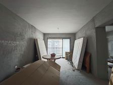 界狮南路 停车方便 出行方便 双卫格局 满五 中间好楼层