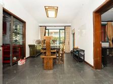 新上复式4房!南北双院子!好停车!中心位置!诚售可谈价!