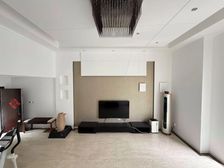 地铁大双拼,价格可 ,看中即成交,中心位置,200平大花园