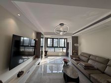 婚房装修,拎包即可入住带车位,电梯凤凰层,采光视野无遮挡。