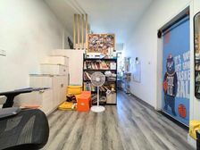 渝中大礼堂轻轨旁。矮楼层1室1厅出售