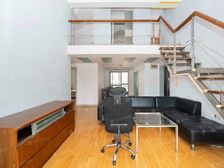 Vlp委托,买一层送阁楼,三阳台户型,业主诚意出售!