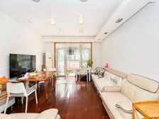 八角飘窗 临地铁 中间楼层 产权清晰 双卫生间 购物方便