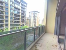 跃层洋房, 大....................