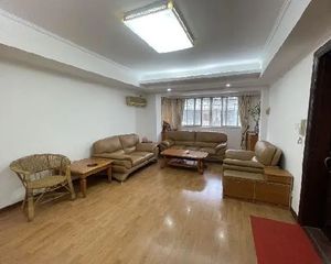 卫工路一横物业小区 7楼 102平2居 南北向住家精装修