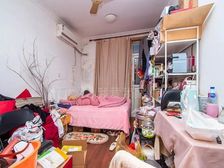 嘉善路轨交9/12,一楼两房朝南,带院子,户型方正,诚意出售