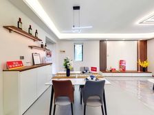 地铁口旁 手付10w月供3千多点 全新精装朝南向还有入户书房